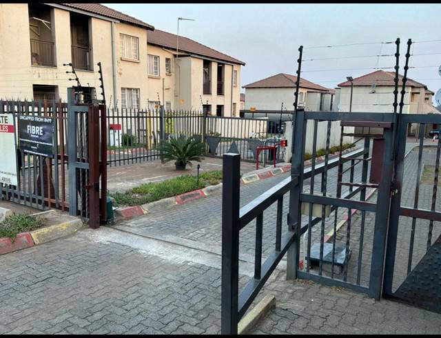 2 BEDROOM TOWNHOUSE FOR SALE IN ELSPARK